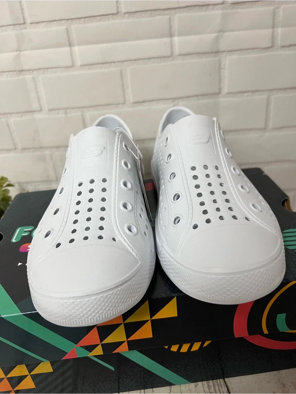 Skechers Foamies Guzman Lite Kids Water Sneaker Shoes White Slip On Size 2 NIB